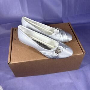 Women’s Bridal Shoes Elegant Park New Size 6.5 Silver Heels